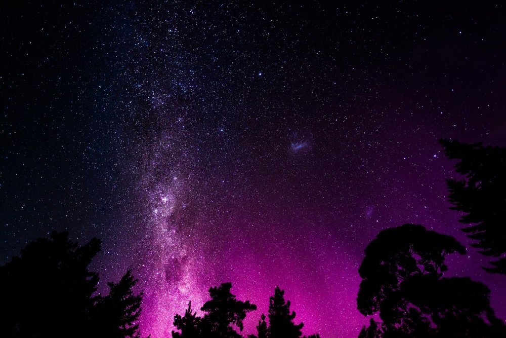 Фиолетовое небо со звездами