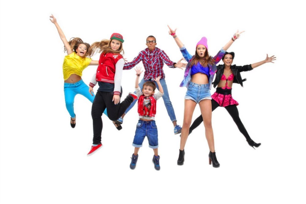 Подростки танцуют