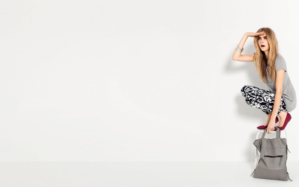 Стильная фотосессия на белом фоне