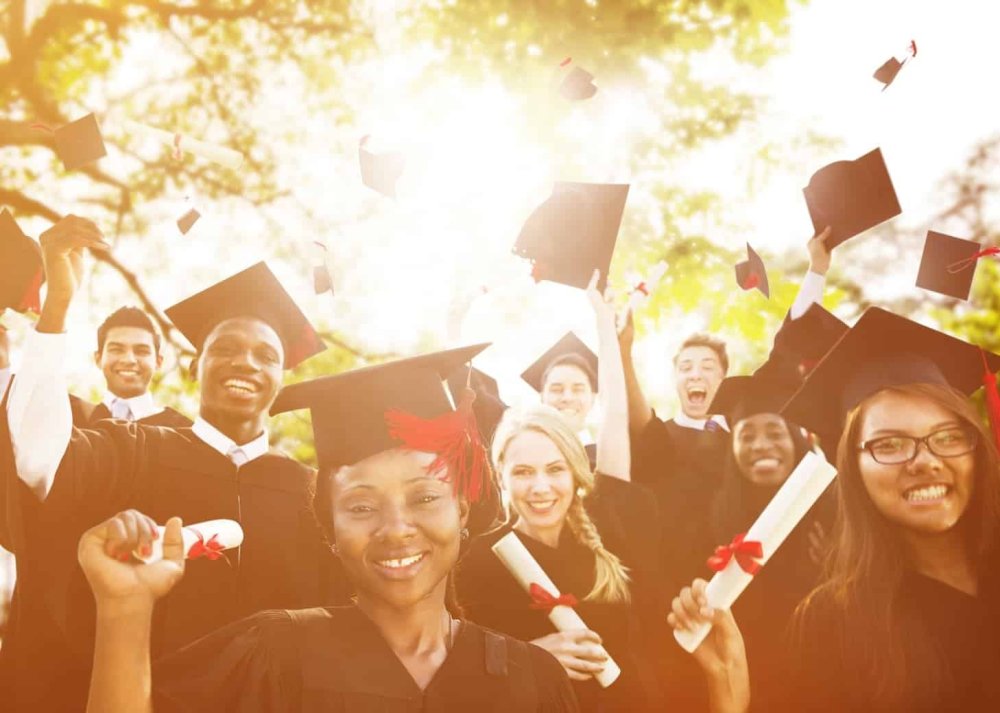 Студенты выпускной арт