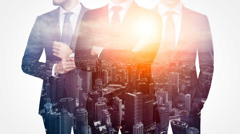 Бизнесмен на фоне города