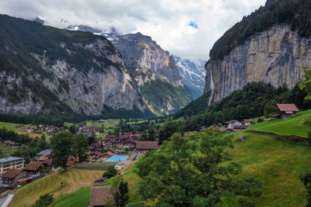 Швейцария деревня Лаутербруннен