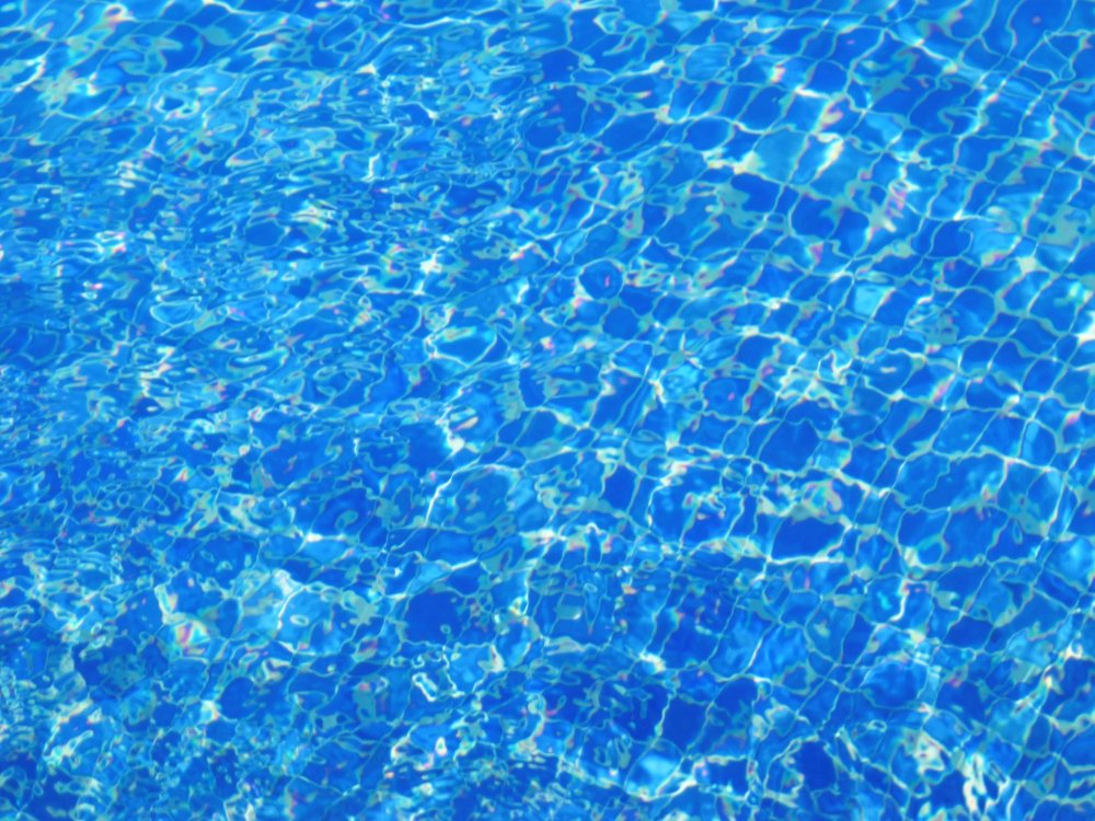 Вода в бассейне