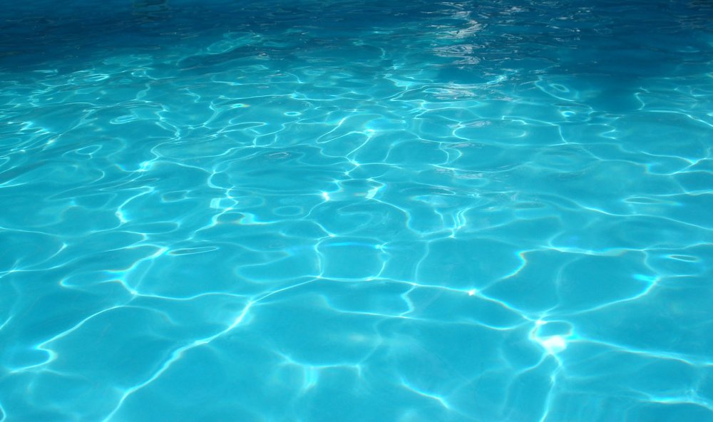Вода в бассейне