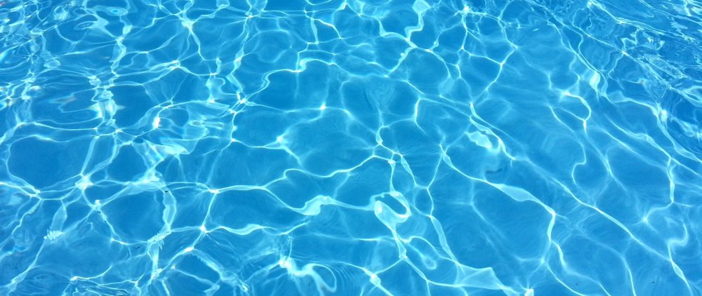 Бассейн с дорожками