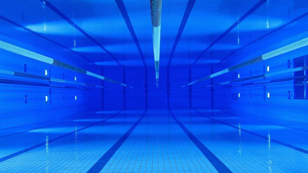 Голубая прозрачная вода