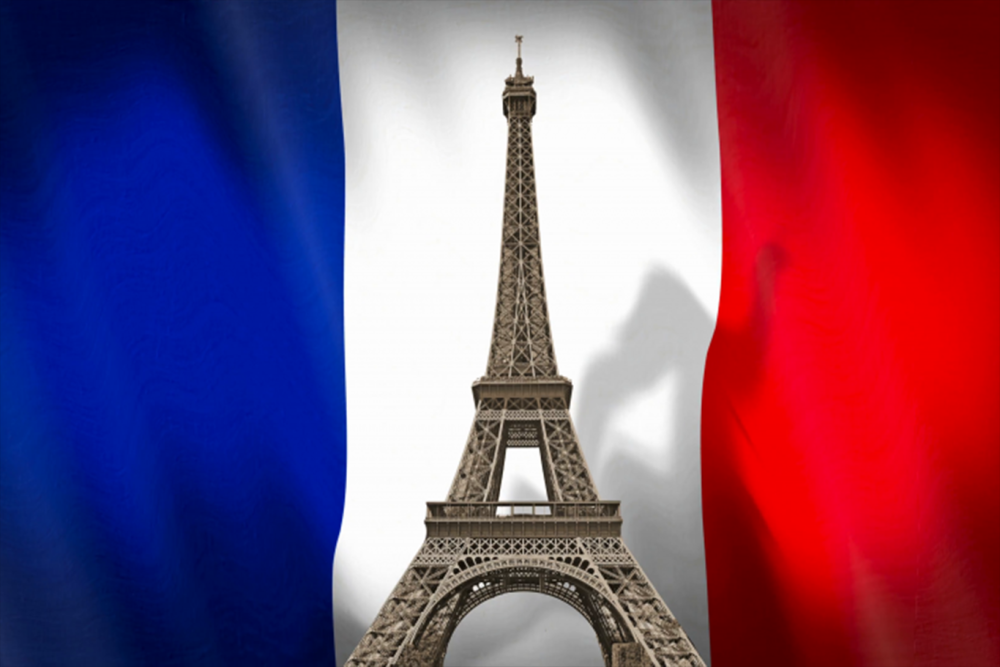 Эйфель и флаг Франции
