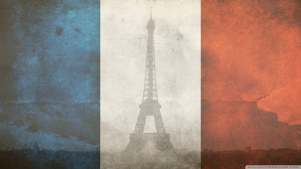 Флаг Франции и Эйфелева башня