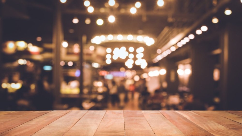 Кафе размытые огни