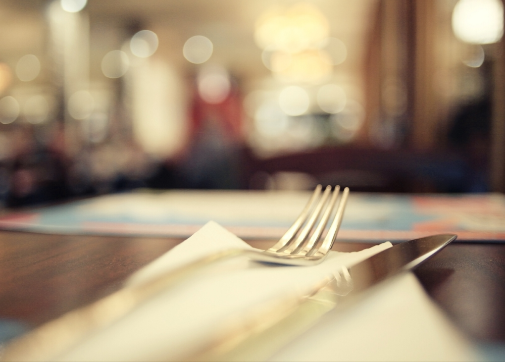 Пустой столик в кафе