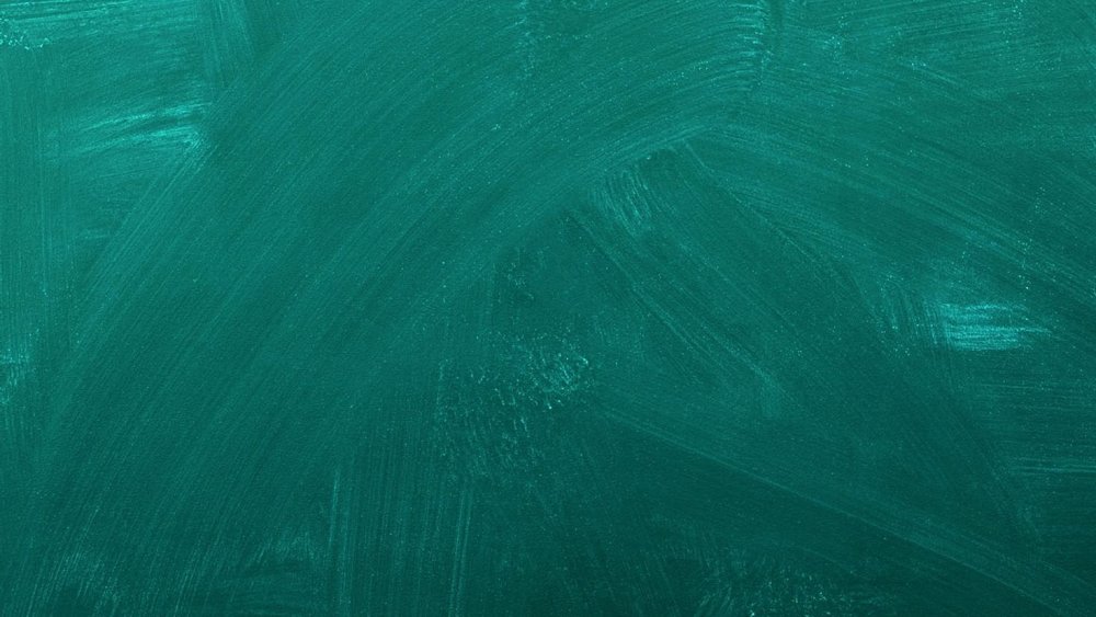 Зеленая доска с надписями