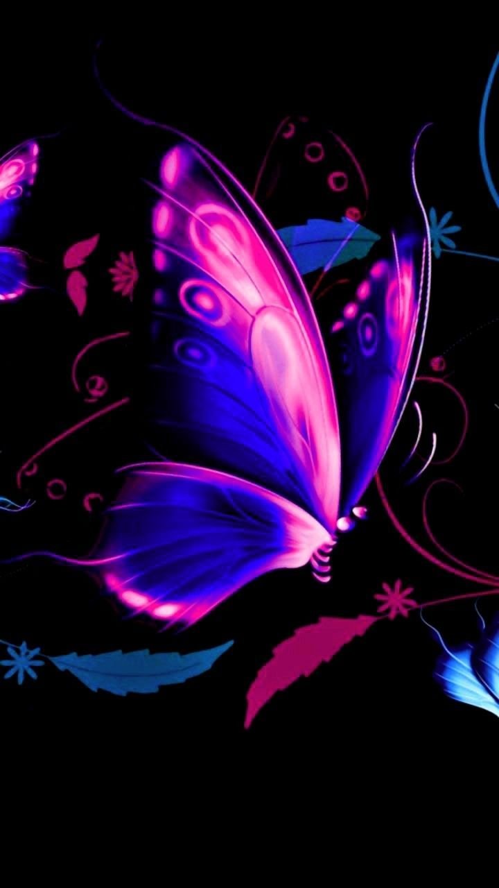 Бабочка на темном фоне