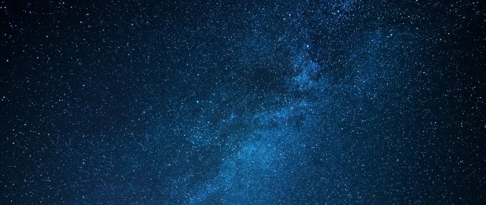 Темно синий космос