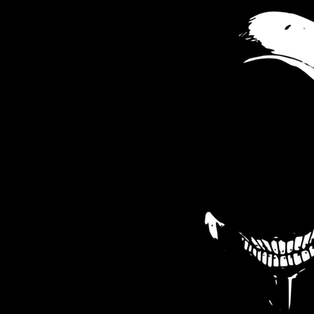 Жесткая улыбка на черном фоне