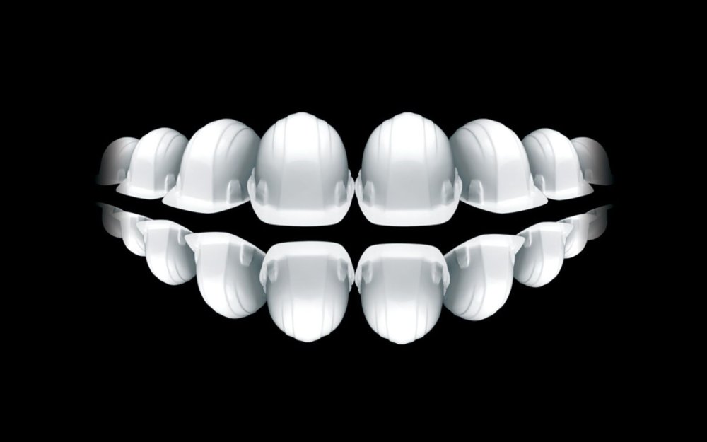 Зубы на черном фоне