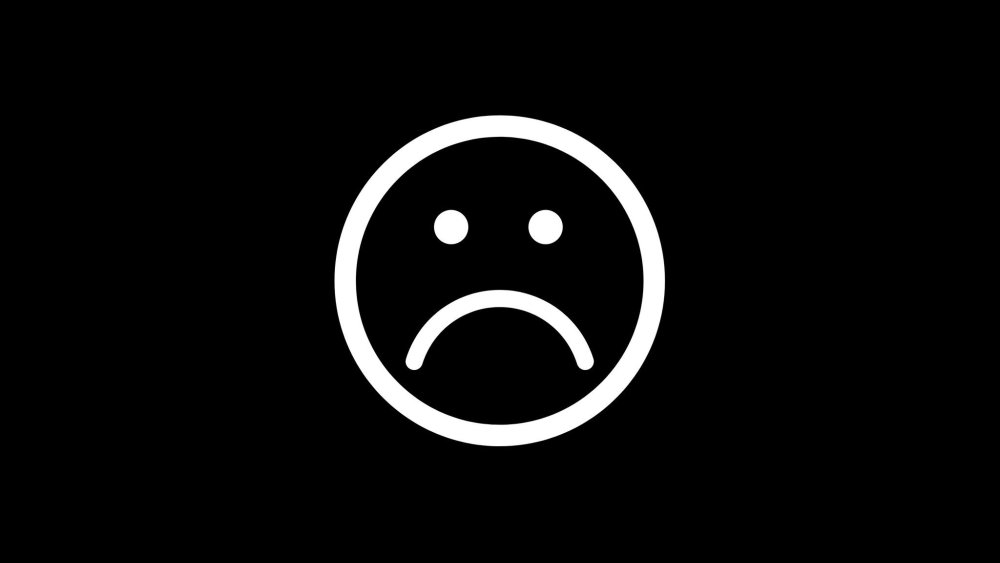 Улыбка на черном фоне