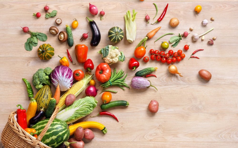 Овощи на зеленом фоне