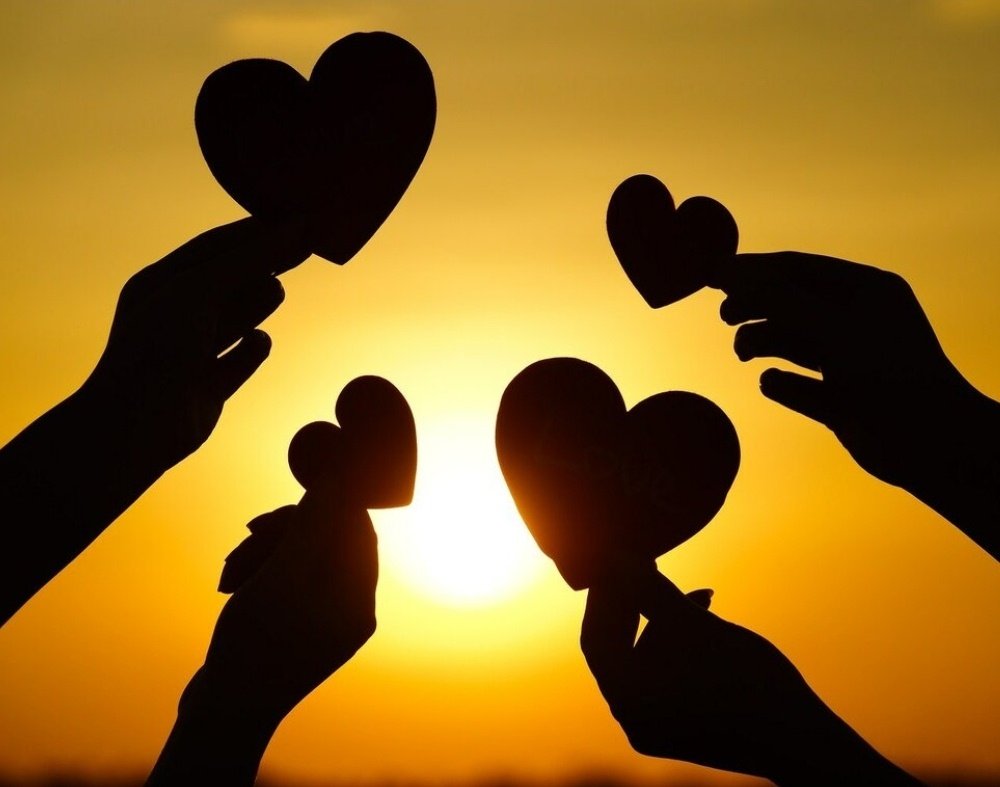 Счастливая семья на природе