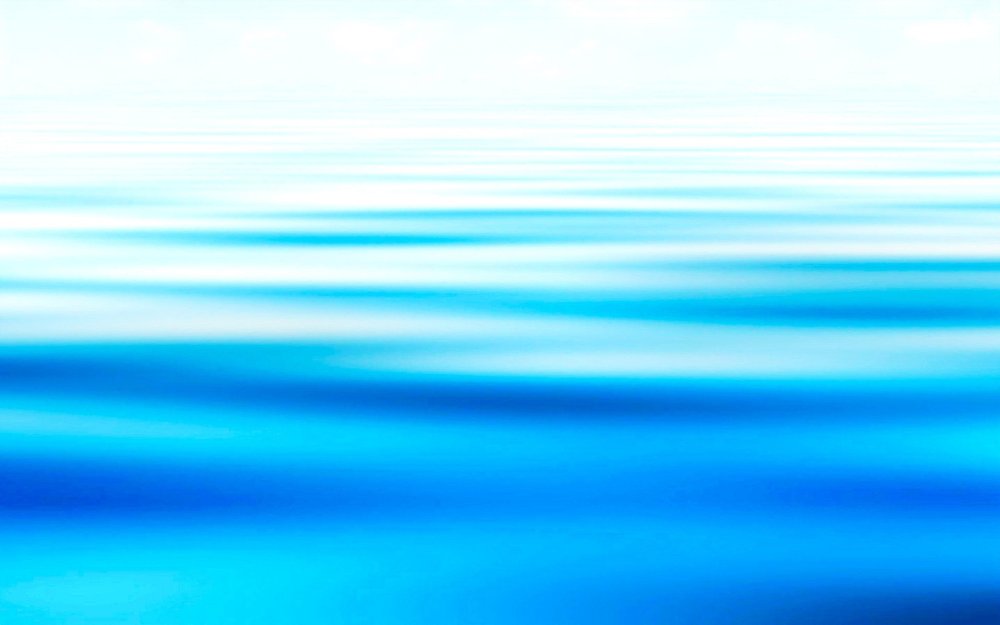 Яркий насыщенный голубой фон