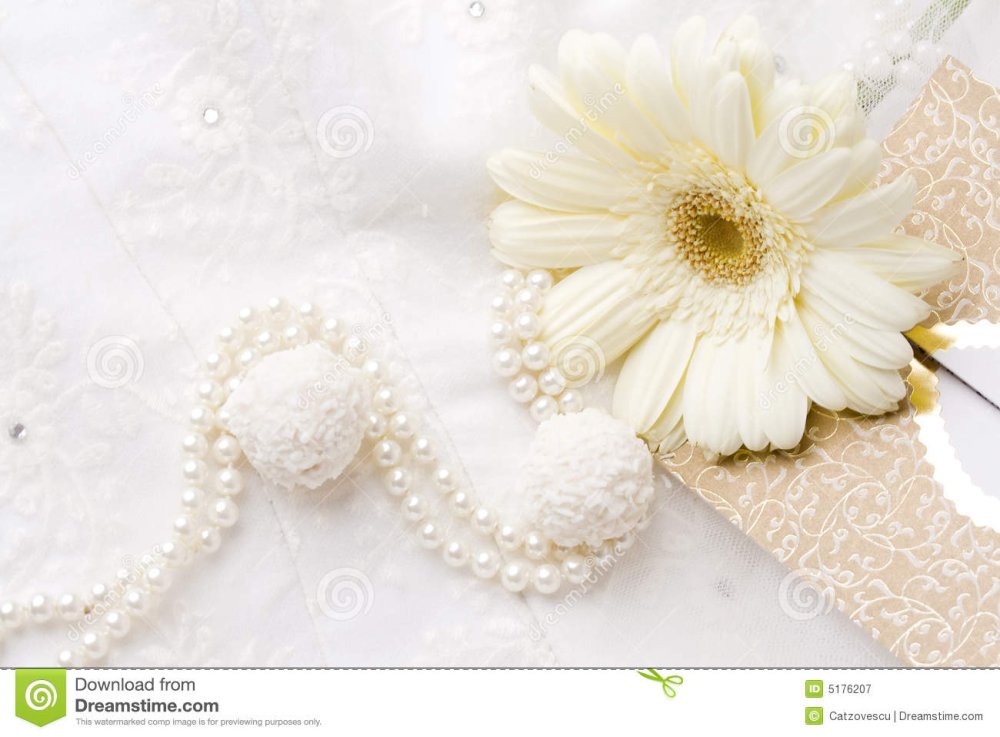 Фотофон с кружевом и бусами