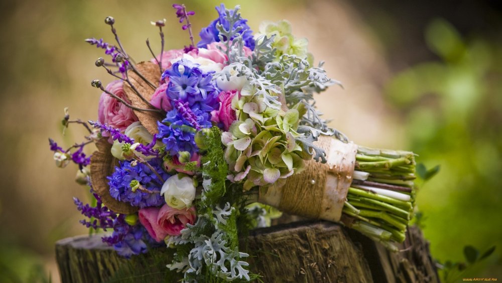 Корзина полевых цветов