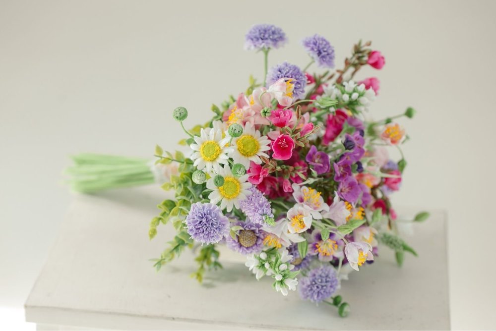 Свадебный букет из полевых цветов