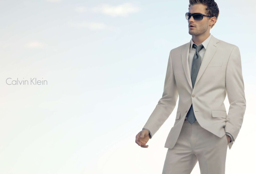 Стильный мужчина в костюме