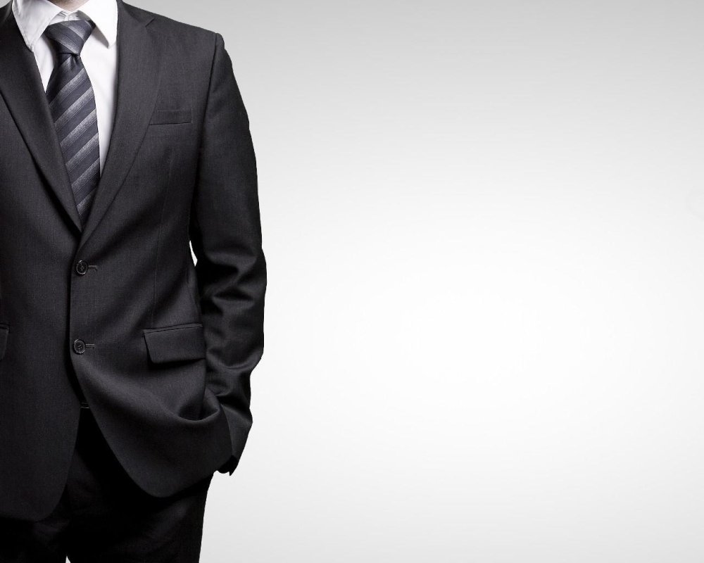 Мужчина в костюме
