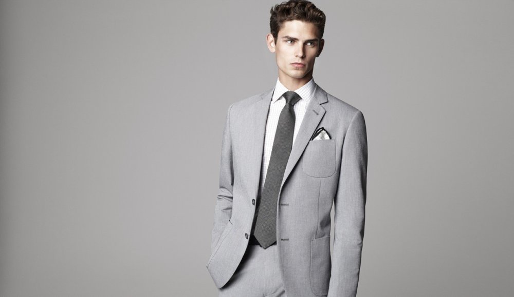 Галстук к черному костюму