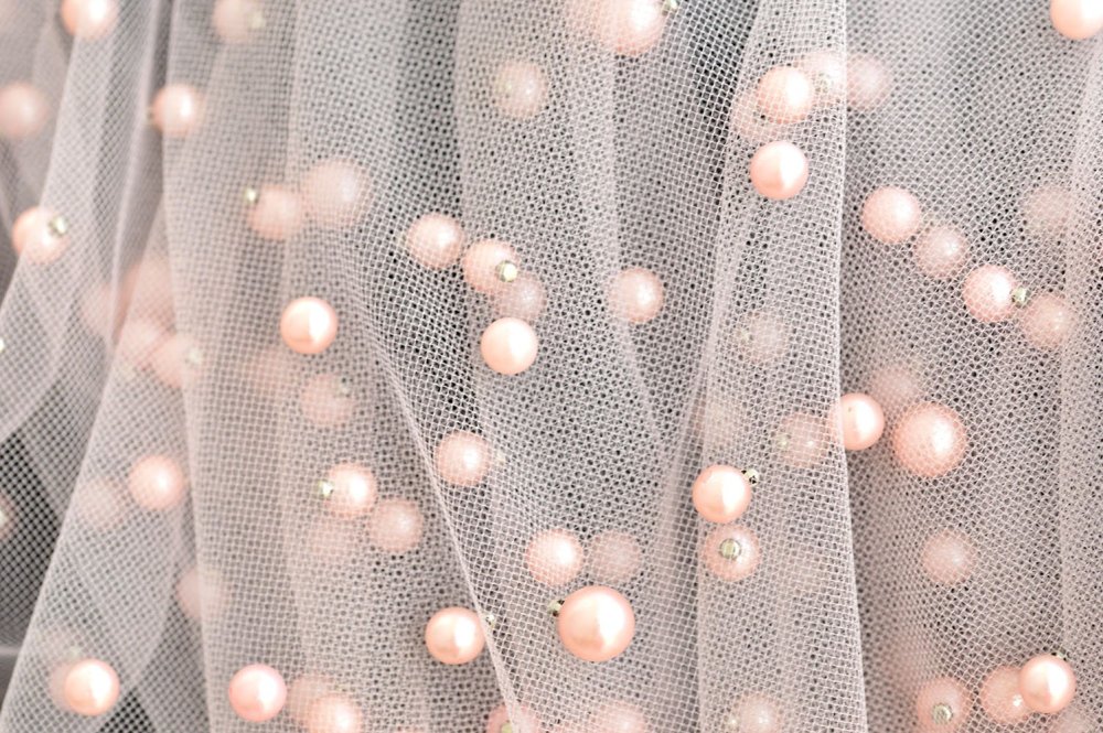 Органза с бусинами