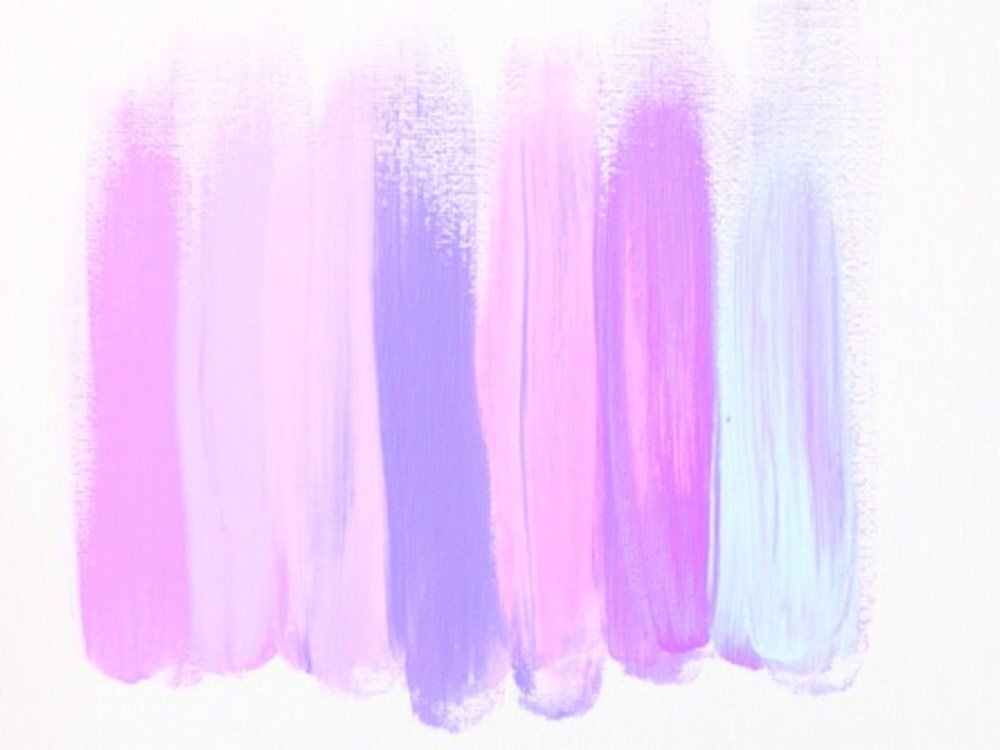 Мазки краски на белом фоне