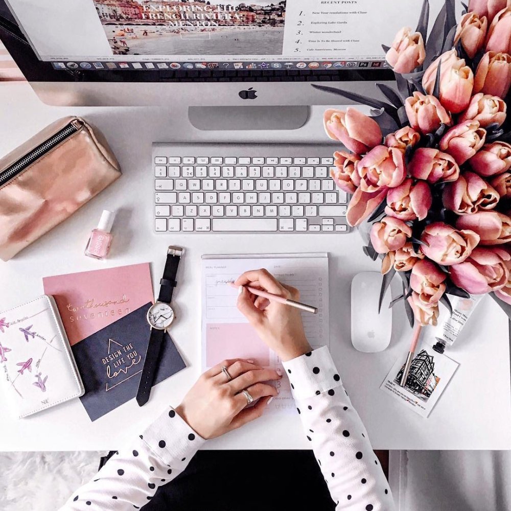 Стильный стол сверху