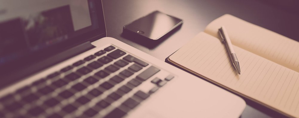 Блокнот с компьютером Эстетика