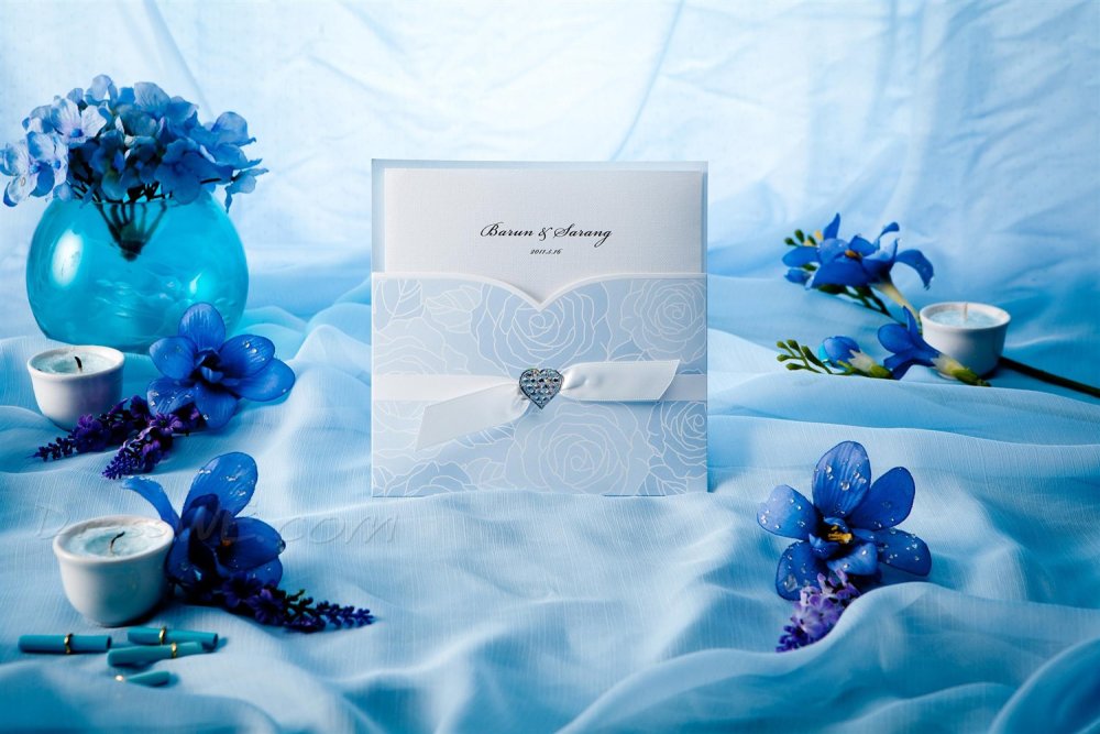 Открытка в голубых тонах