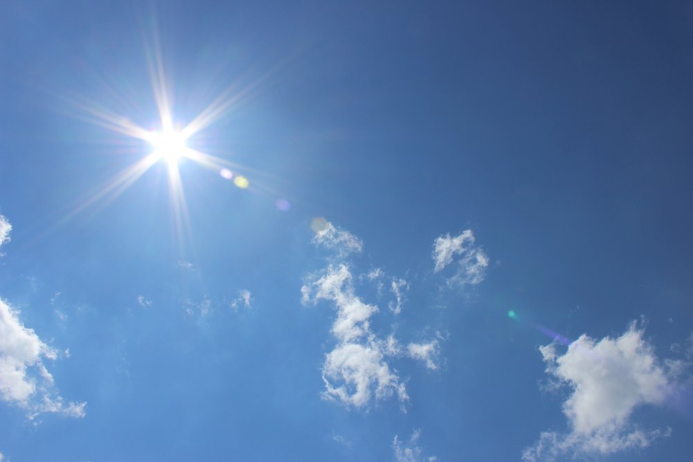Голубое небо и солнце