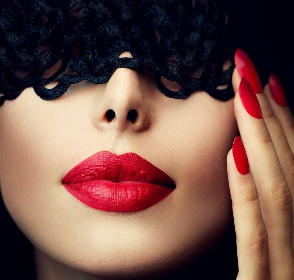 Чувственные губы женщины