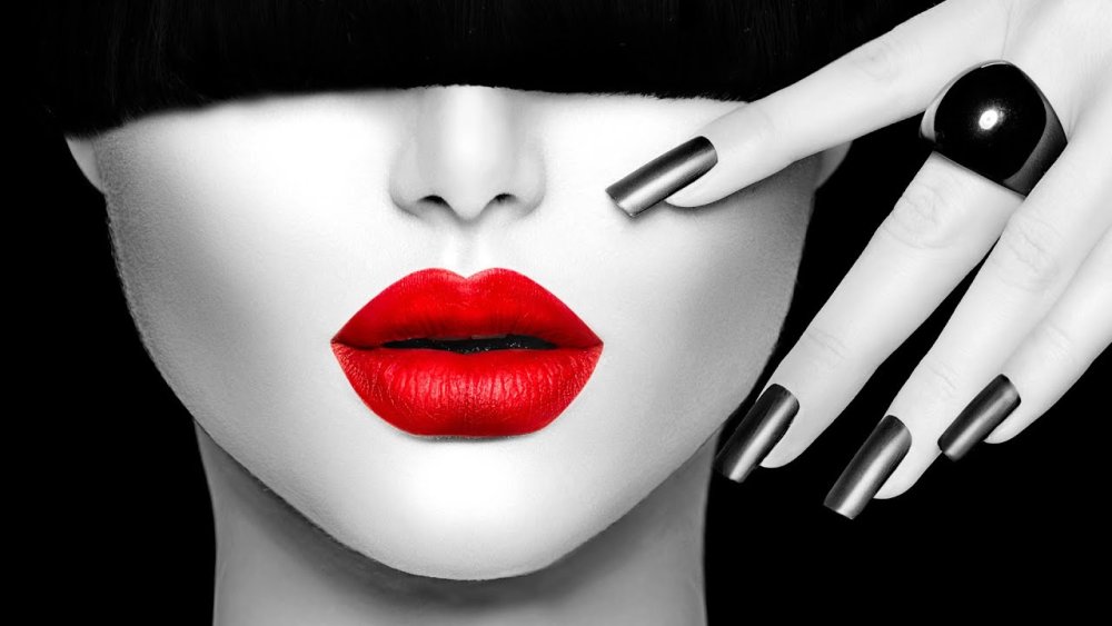 Черно красные губы