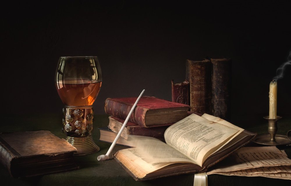 Натюрморт с книгами и свечой