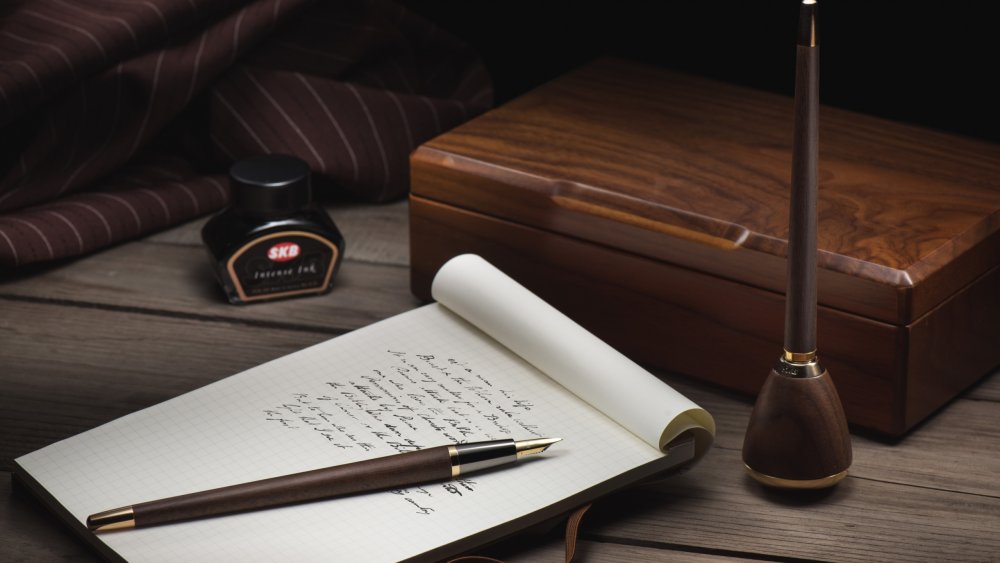 Письменный стол писателя