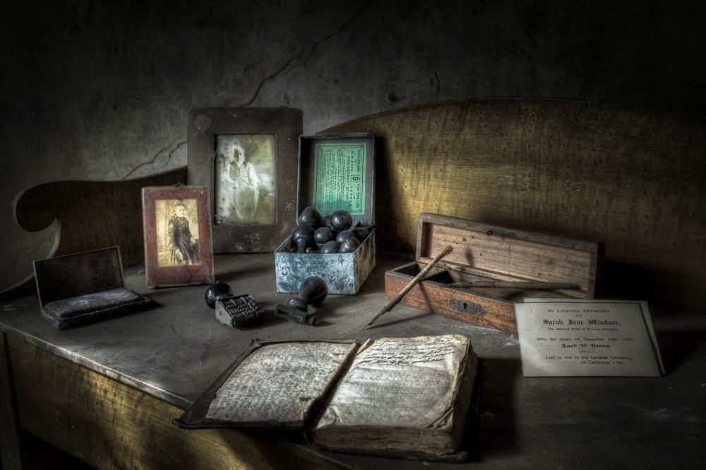 Натюрморт с печатной машинкой