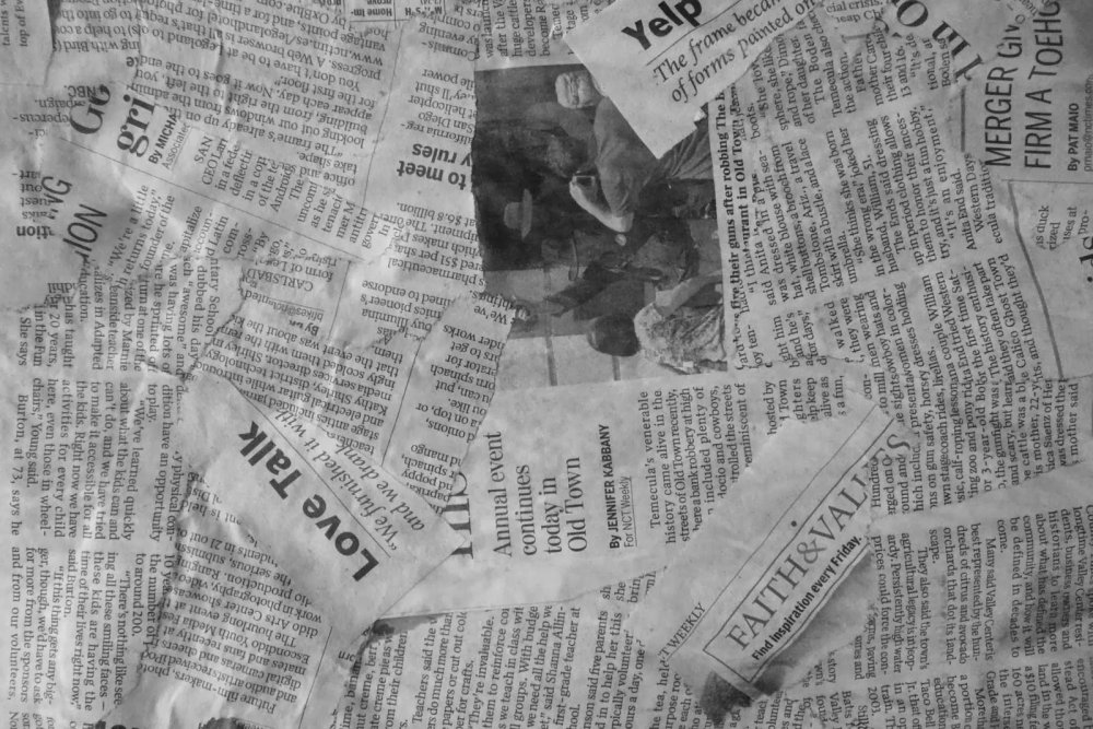 Старая рваная газета