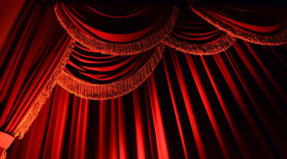 Занавес в театре