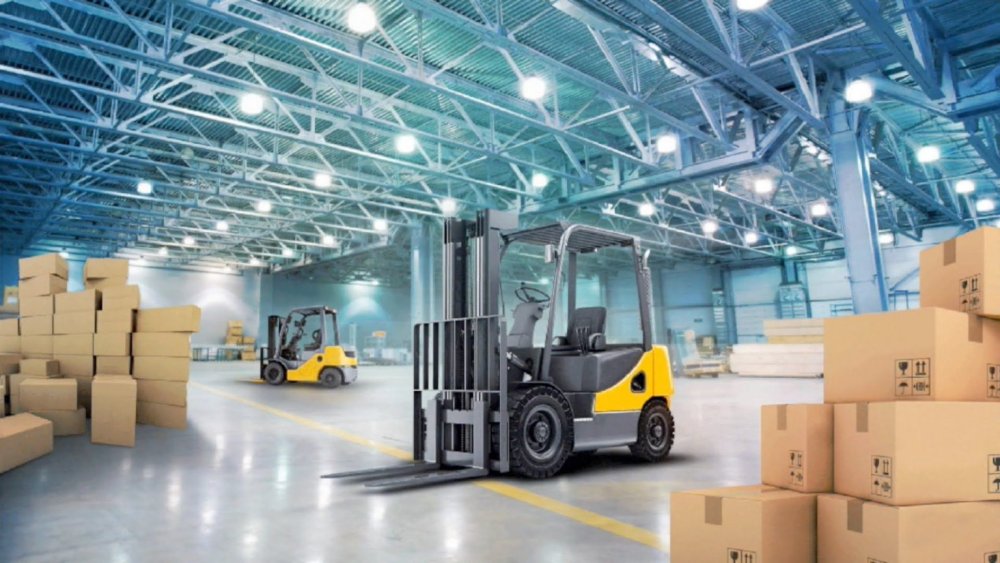 Погрузчик на складе