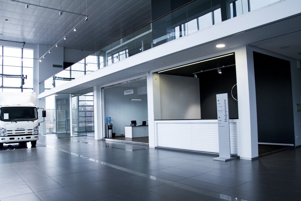 Пустой автосалон