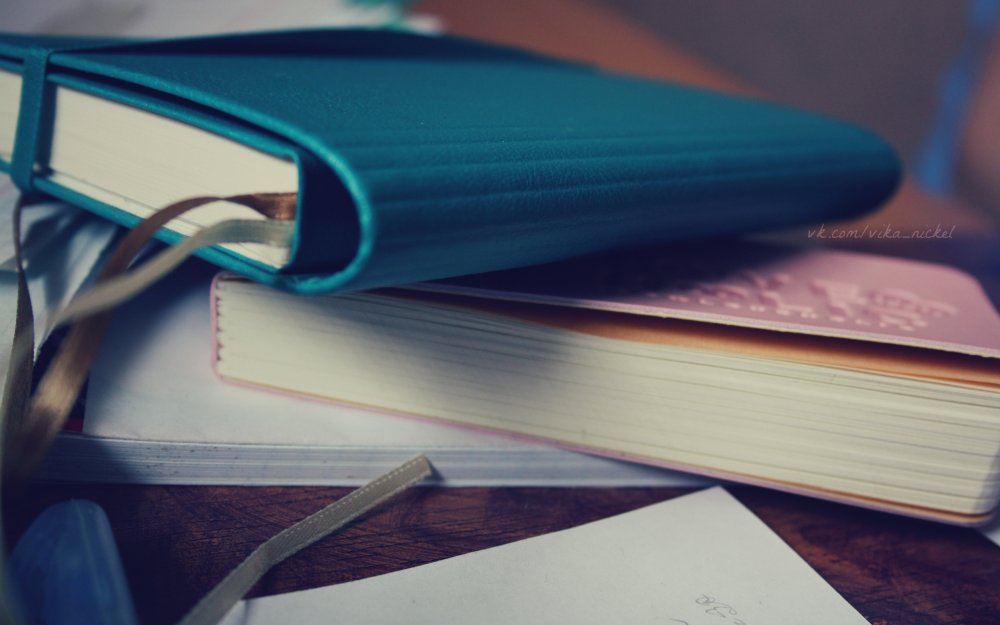 Ежедневник на столе