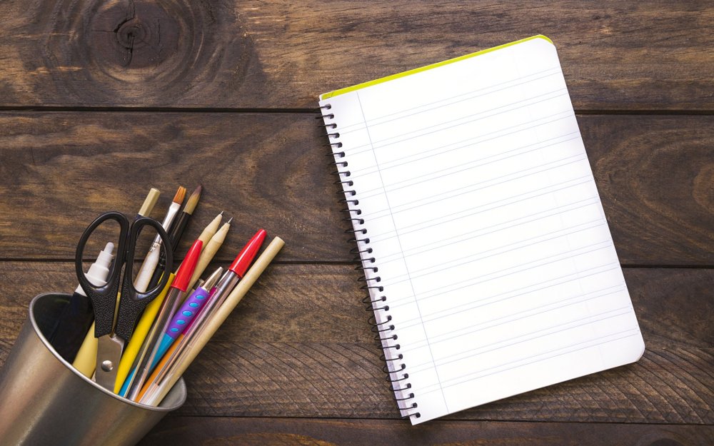Блокнот с ручкой