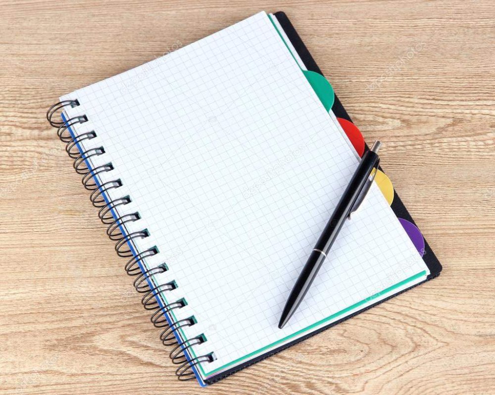 Открытый блокнот с ручкой