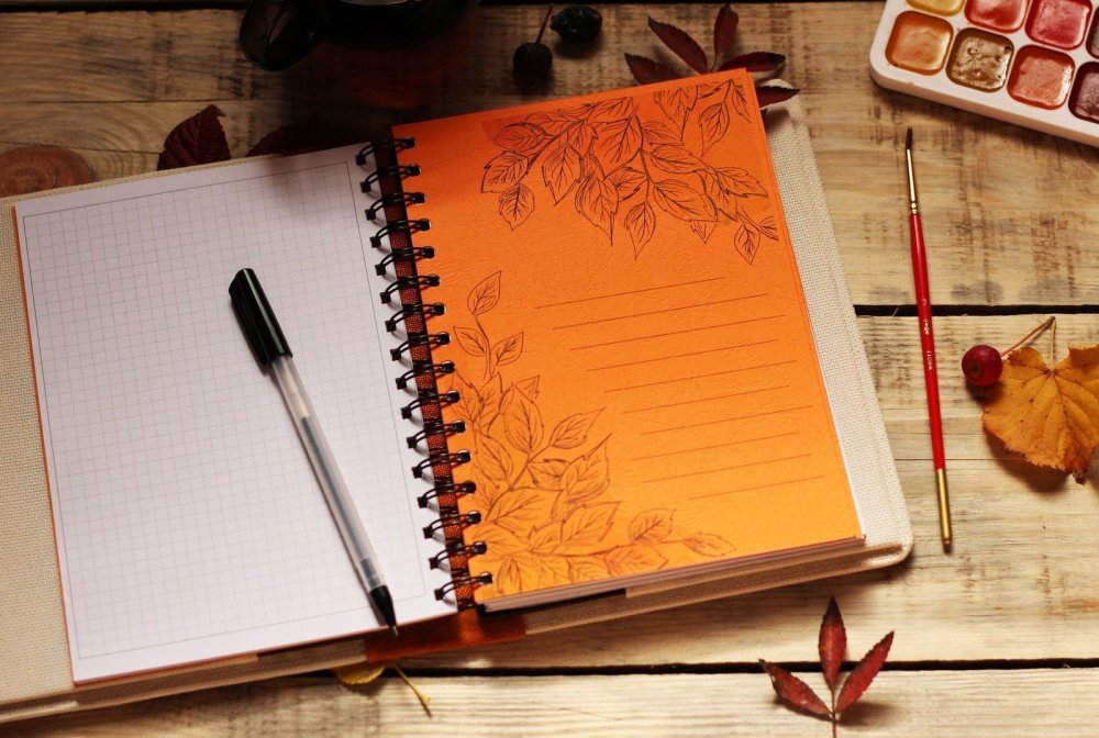 Лист бумаги и карандаш