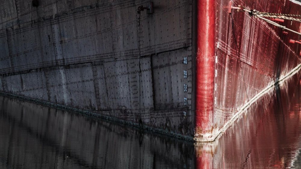 Корабль на стене