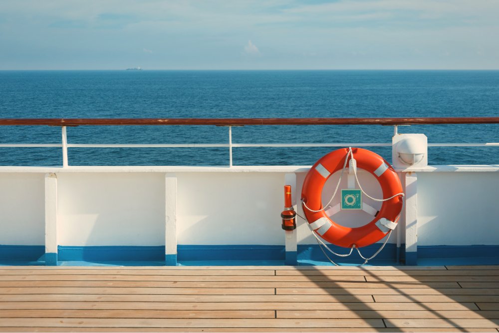 Перила на палубе корабля